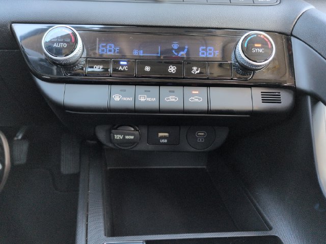 Used 2024 Hyundai Elantra SEL FWD image 40