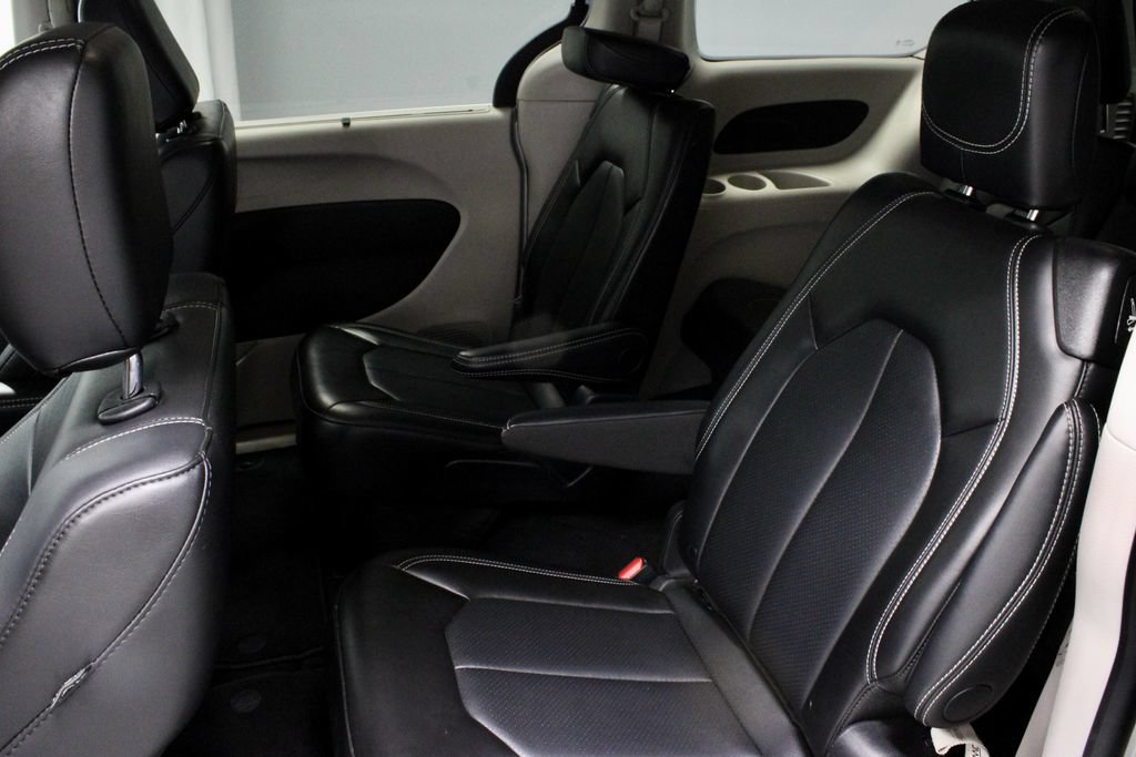 Used 2024 Chrysler Pacifica Touring-L FWD image 20