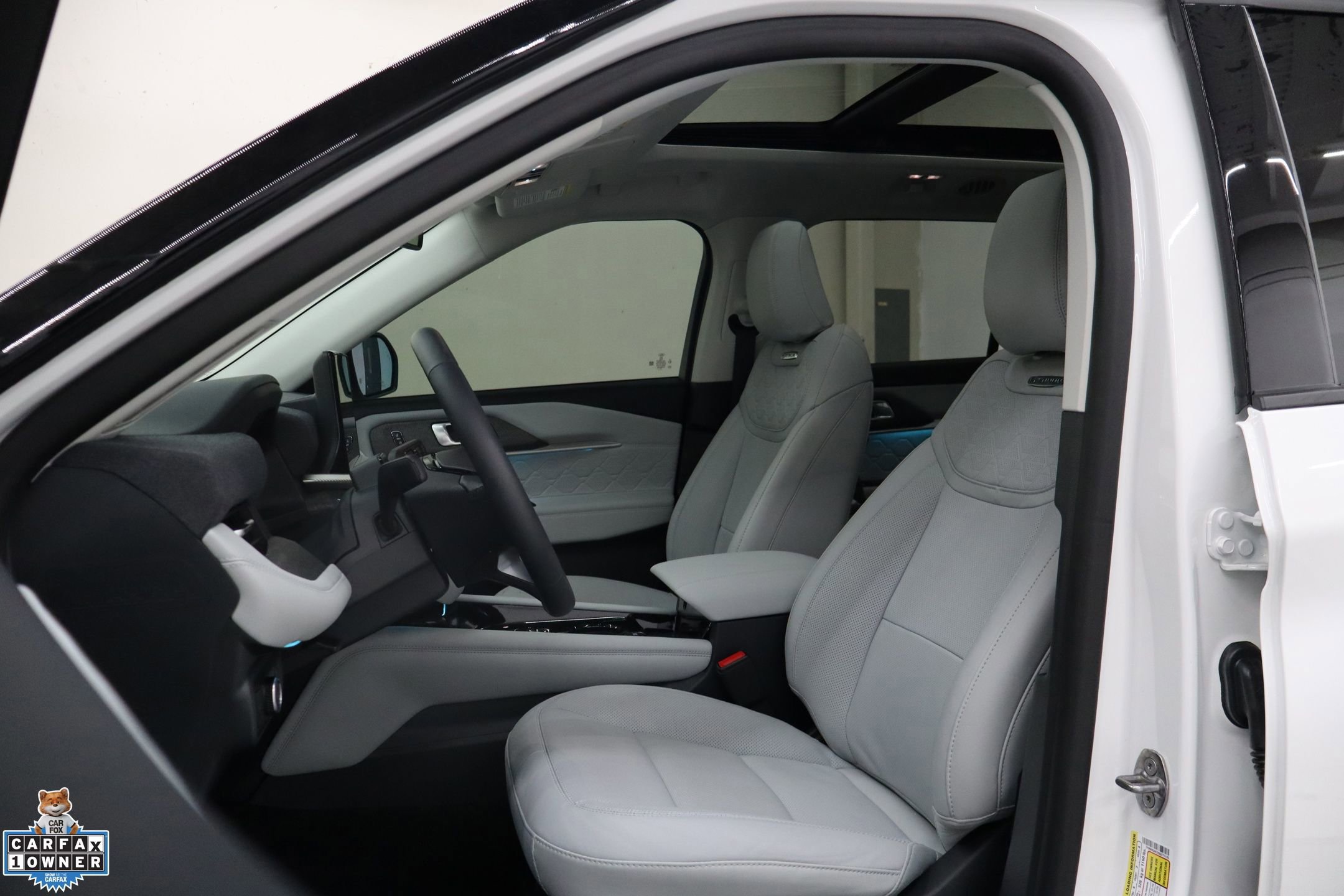 Certified 2025 Ford Explorer Platinum w/ Ultimate Package image 13