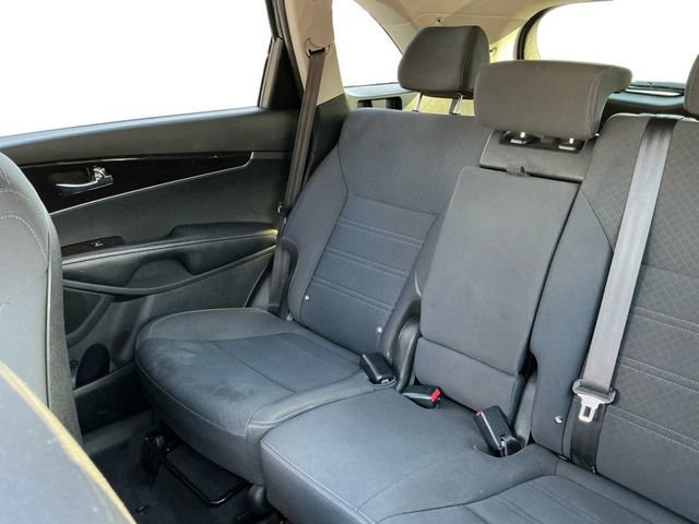 Used 2020 Kia Sorento LX image 16