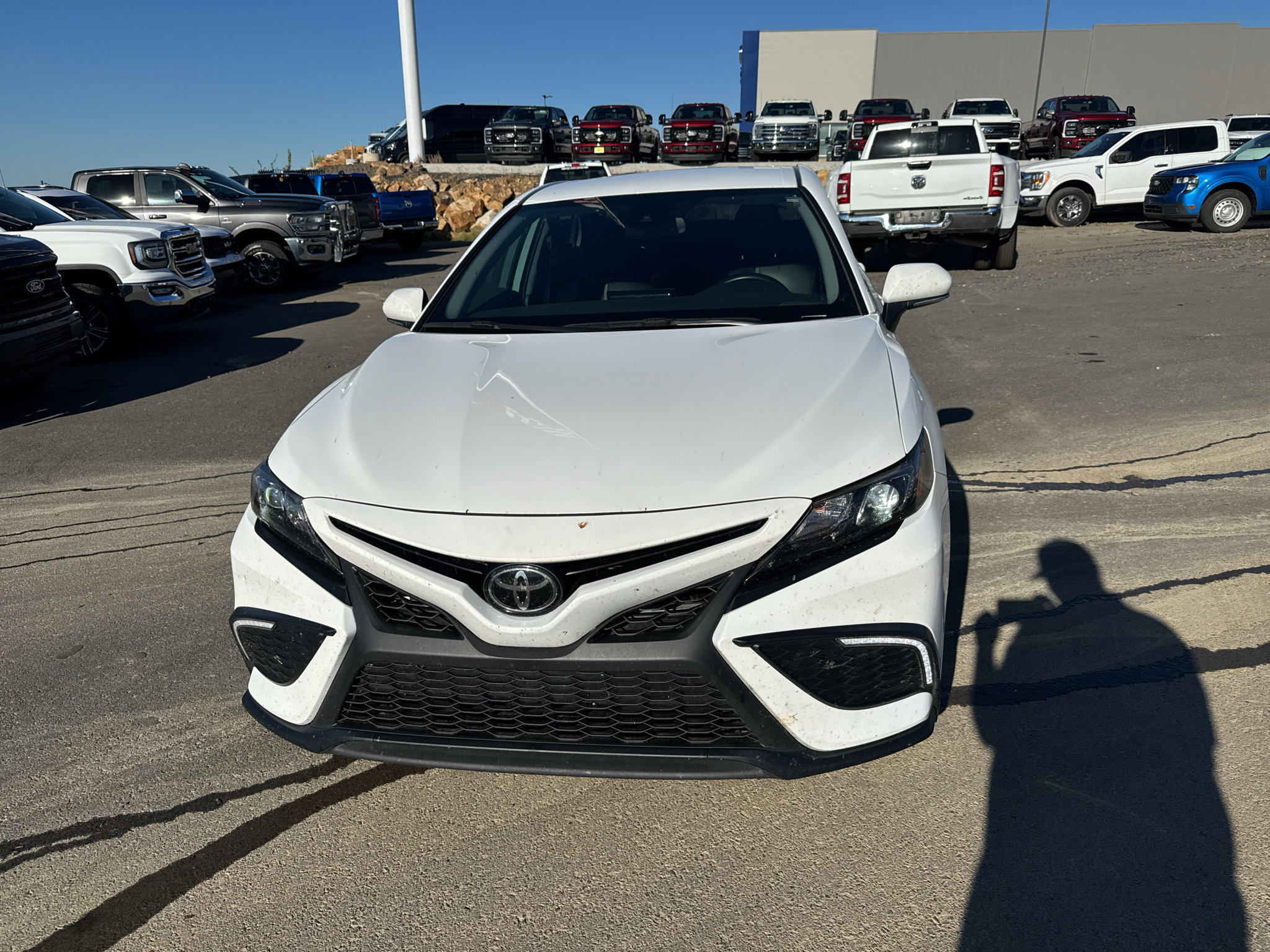 Used 2023 Toyota Camry SE w/ Convenience Package FWD image 2