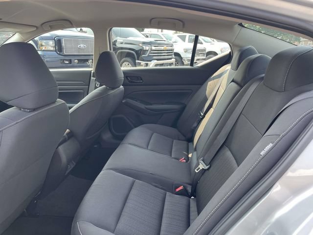 Used 2025 Nissan Altima 2.5 SV FWD image 9
