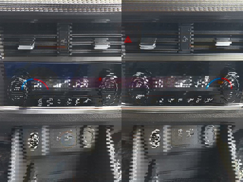 Used 2023 Nissan Rogue SV image 25