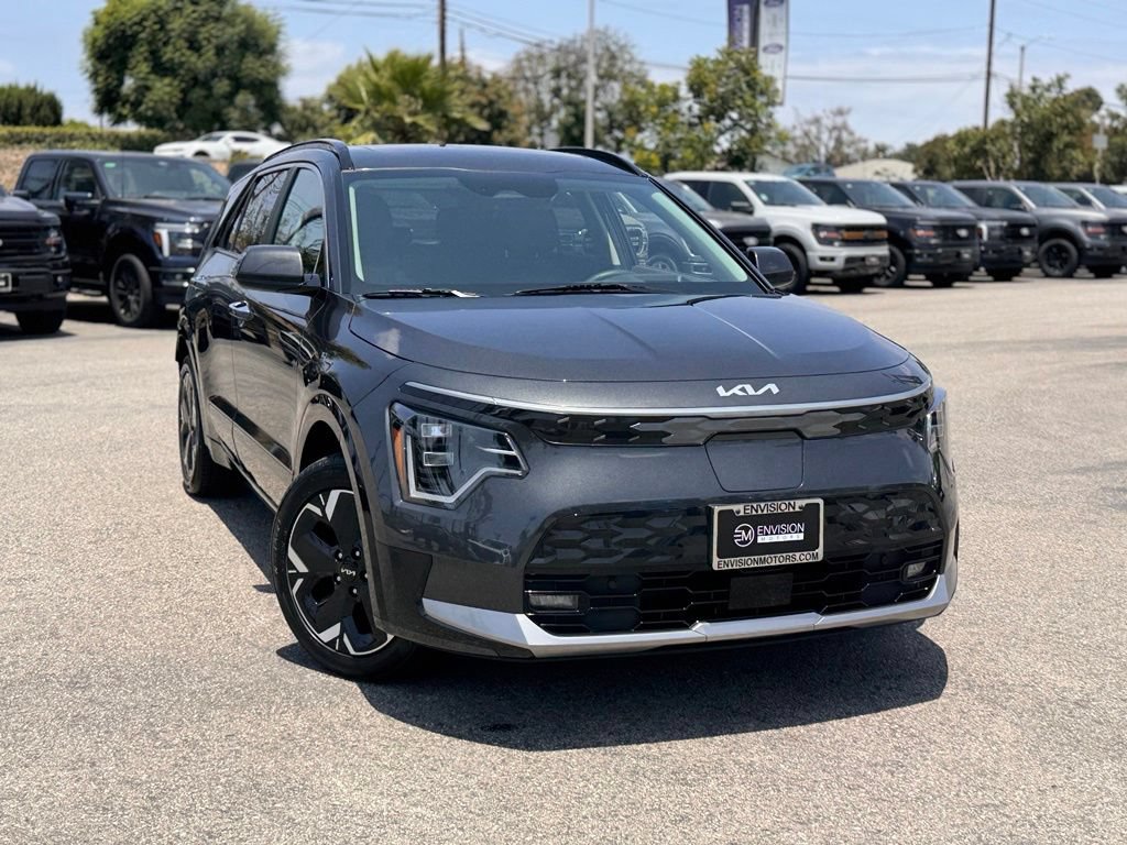 Used 2023 Kia Niro Wave FWD image 2