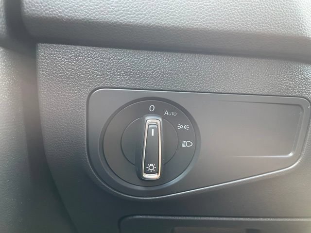 Used 2022 Volkswagen Tiguan SE AWD/4WD image 19