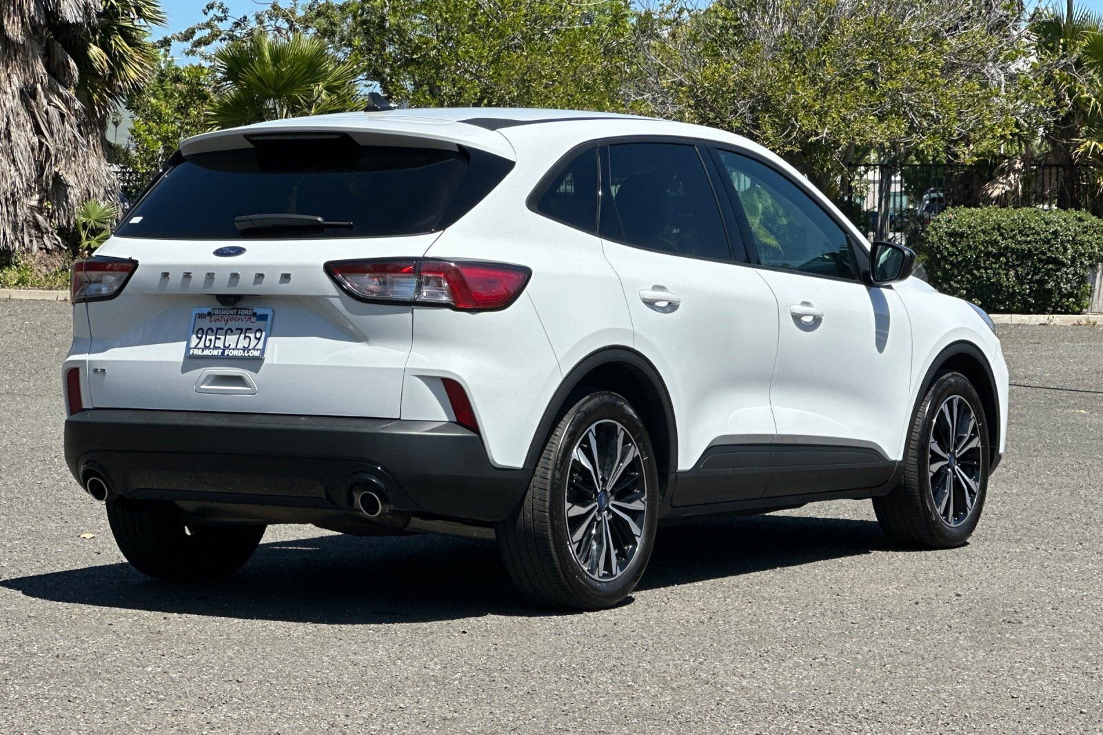Certified 2022 Ford Escape SE w/ SE Sport Appearance Package FWD image 3
