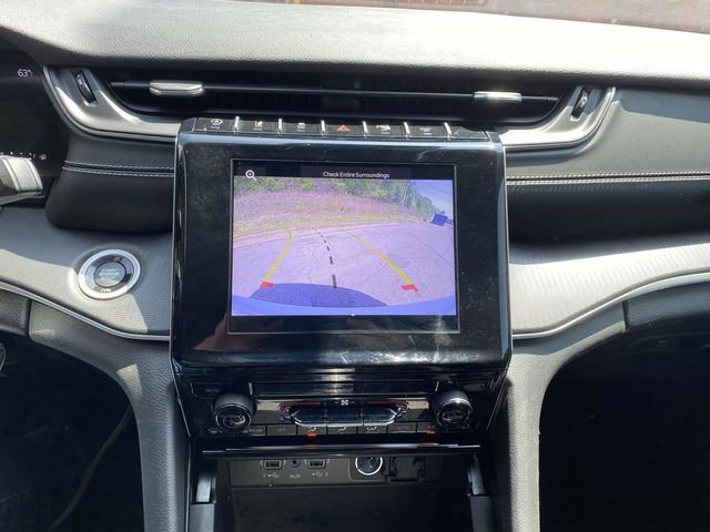 Used 2023 Jeep Grand Cherokee Laredo AWD/4WD image 21