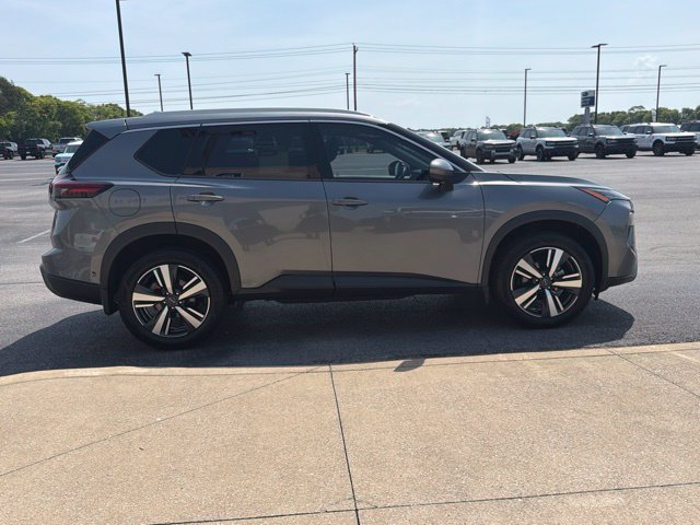 Used 2024 Nissan Rogue SL w/ SL Premium Package FWD image 4