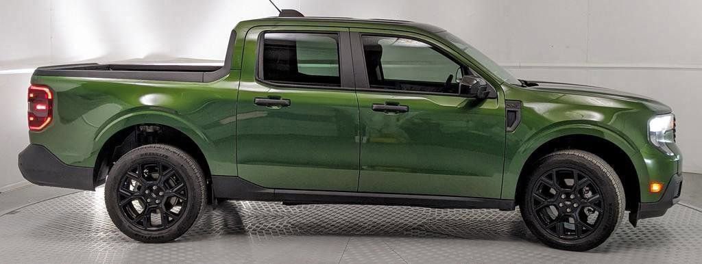 Certified 2025 Ford Maverick XLT w/ XLT Luxury Package AWD/4WD image 2