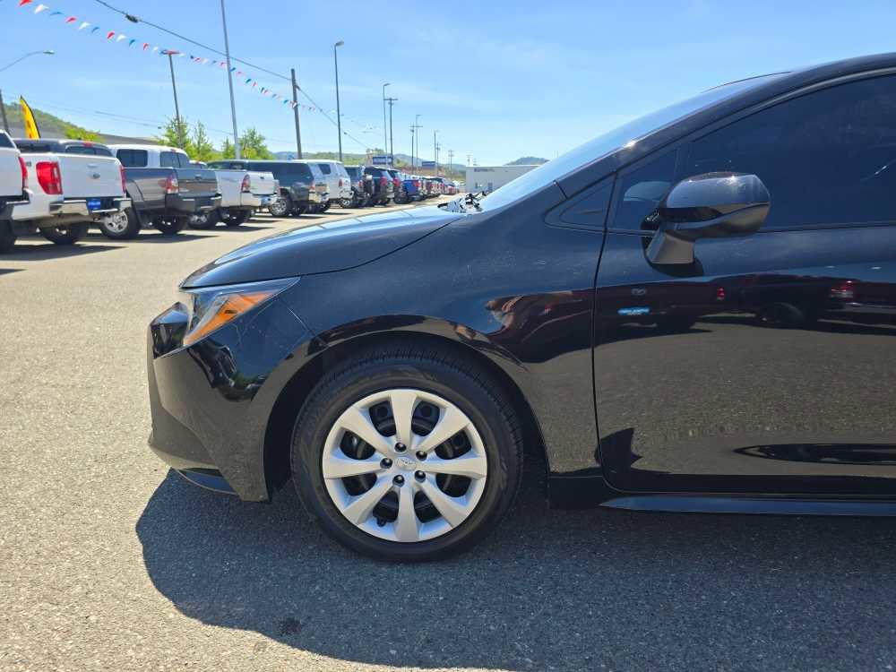 Used 2025 Toyota Corolla LE FWD image 18