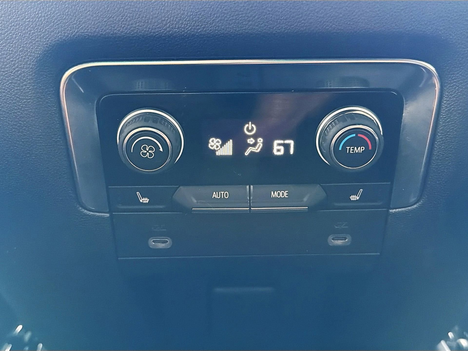 Used 2023 Chevrolet Tahoe Premier AWD/4WD image 31