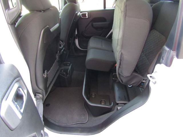 Used 2024 Jeep Gladiator Mojave AWD/4WD image 27