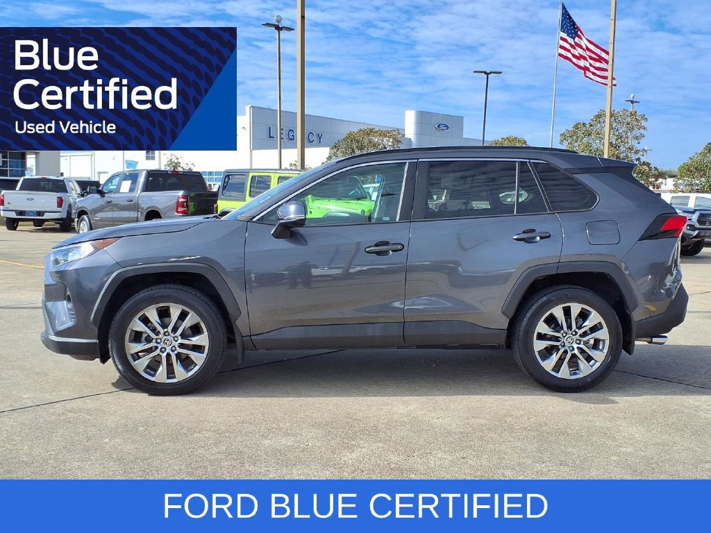 Used 2021 Toyota RAV4 XLE Premium FWD image 3