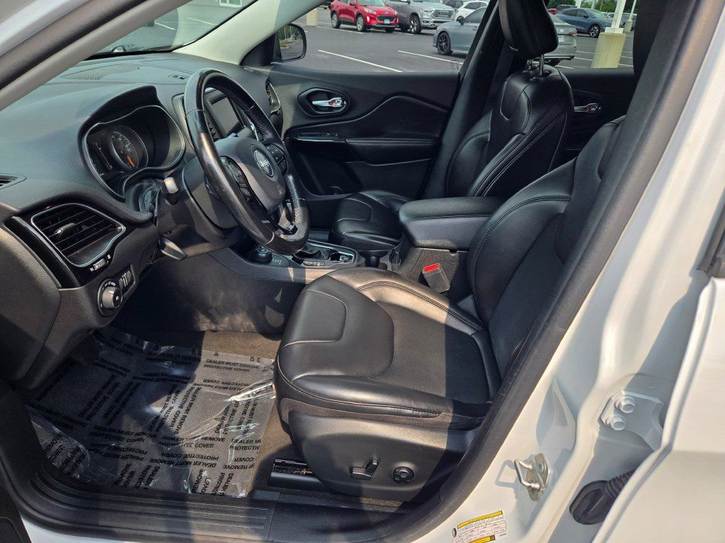 Used 2020 Jeep Cherokee Latitude Plus AWD/4WD image 21