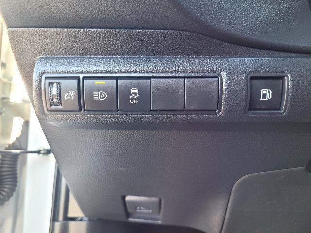 Used 2025 Toyota Corolla SE w/ SE Premium Package FWD image 16
