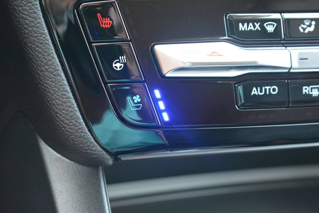 Certified 2023 Ford Explorer Limited w/ Equipment Group 301A AWD/4WD image 18