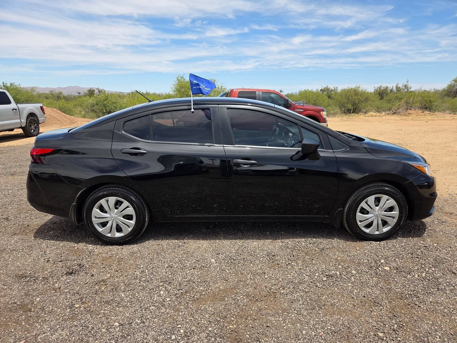 Used 2022 Nissan Versa S FWD image 4