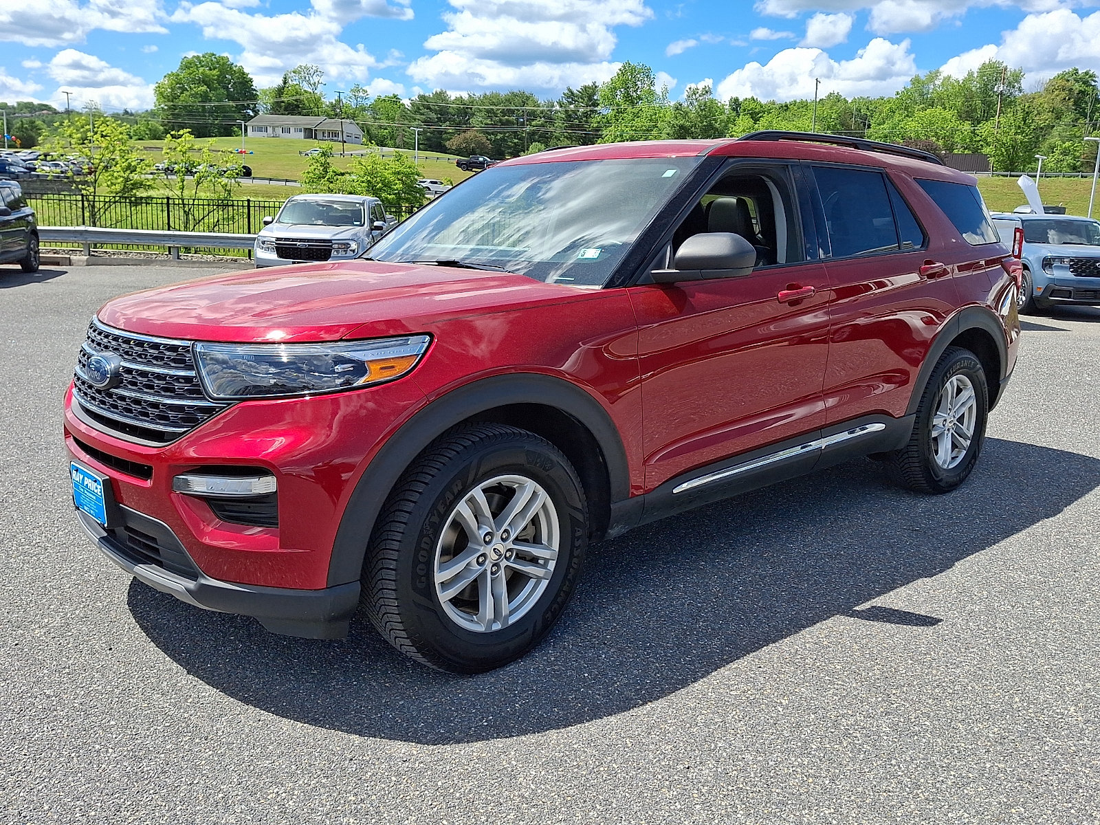 Certified 2022 Ford Explorer XLT w/ Equipment Group 202A AWD/4WD image 3