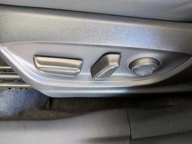 Used 2022 Toyota Corolla Cross XLE image 20