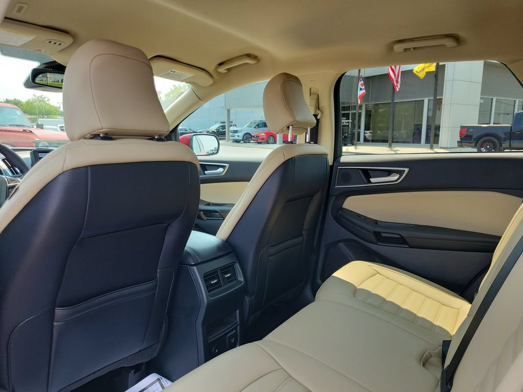 Certified 2024 Ford Edge SEL w/ Convenience Package AWD/4WD image 16