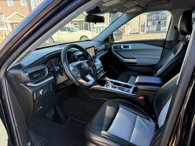 Certified 2022 Ford Explorer XLT w/ Equipment Group 202A image 13