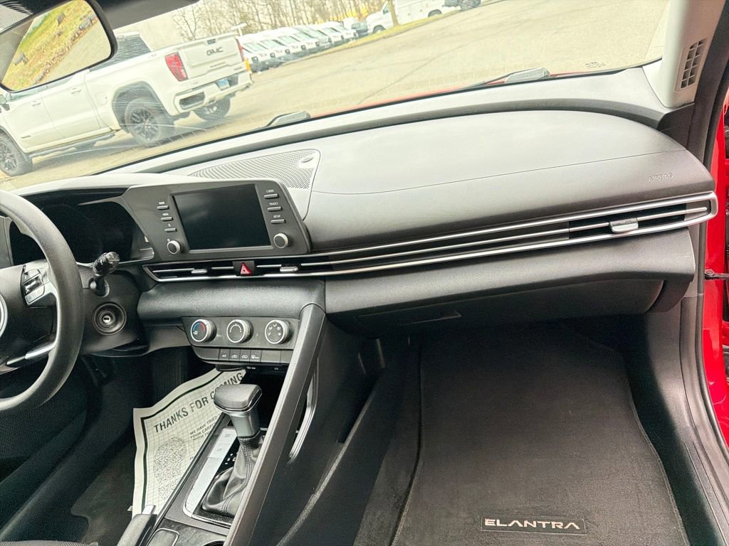 Used 2021 Hyundai Elantra SE w/ Cargo Package image 41