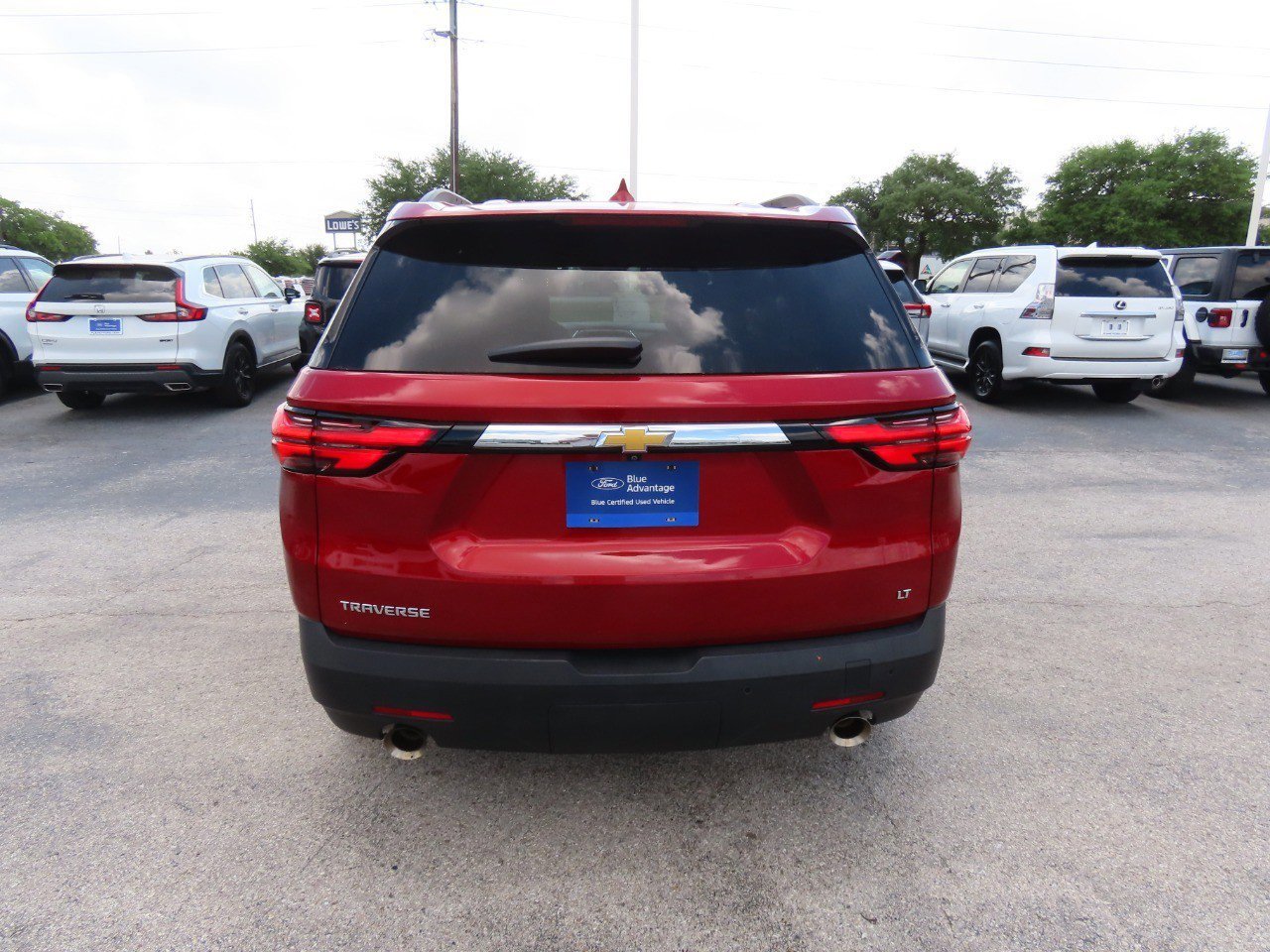 Used 2023 Chevrolet Traverse LT image 4
