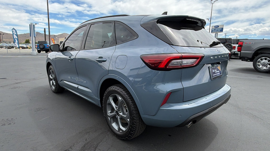 Certified 2023 Ford Escape ST-Line Select w/ Tech Pack #1 AWD/4WD image 5