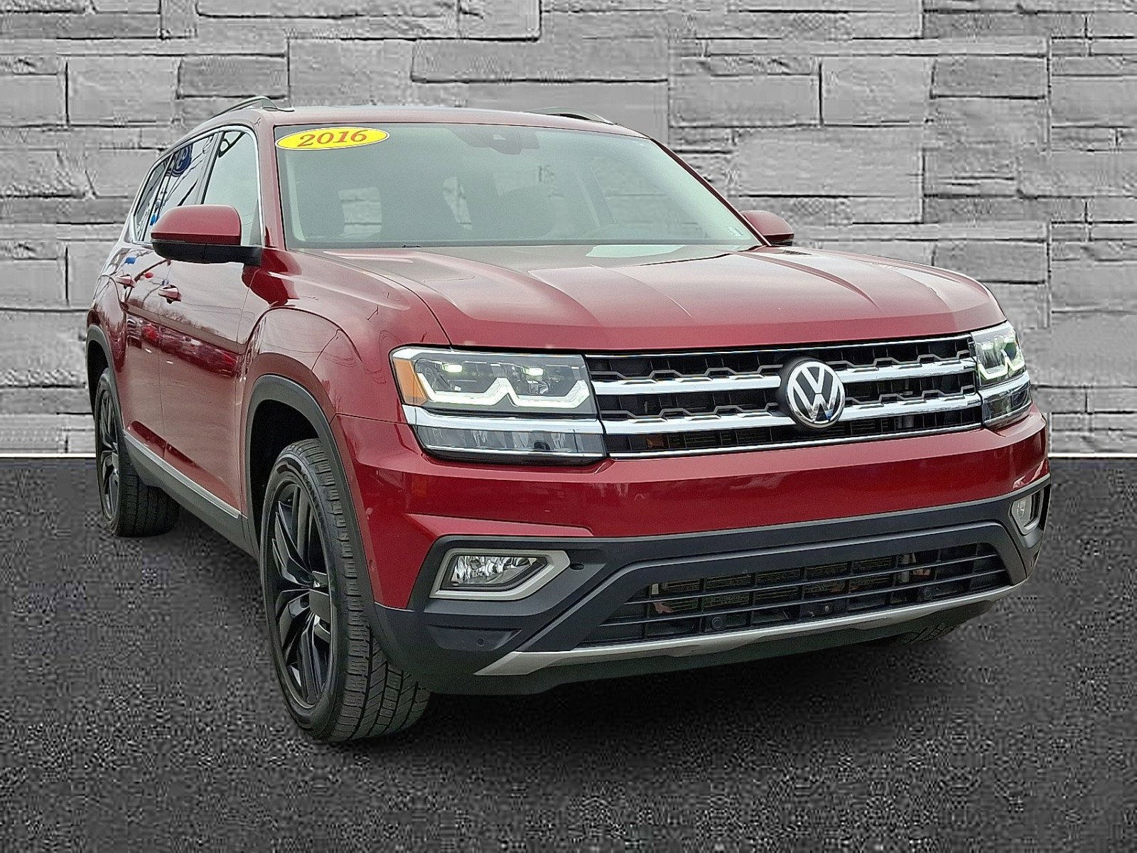 Used 2018 Volkswagen Atlas SEL Premium image 2