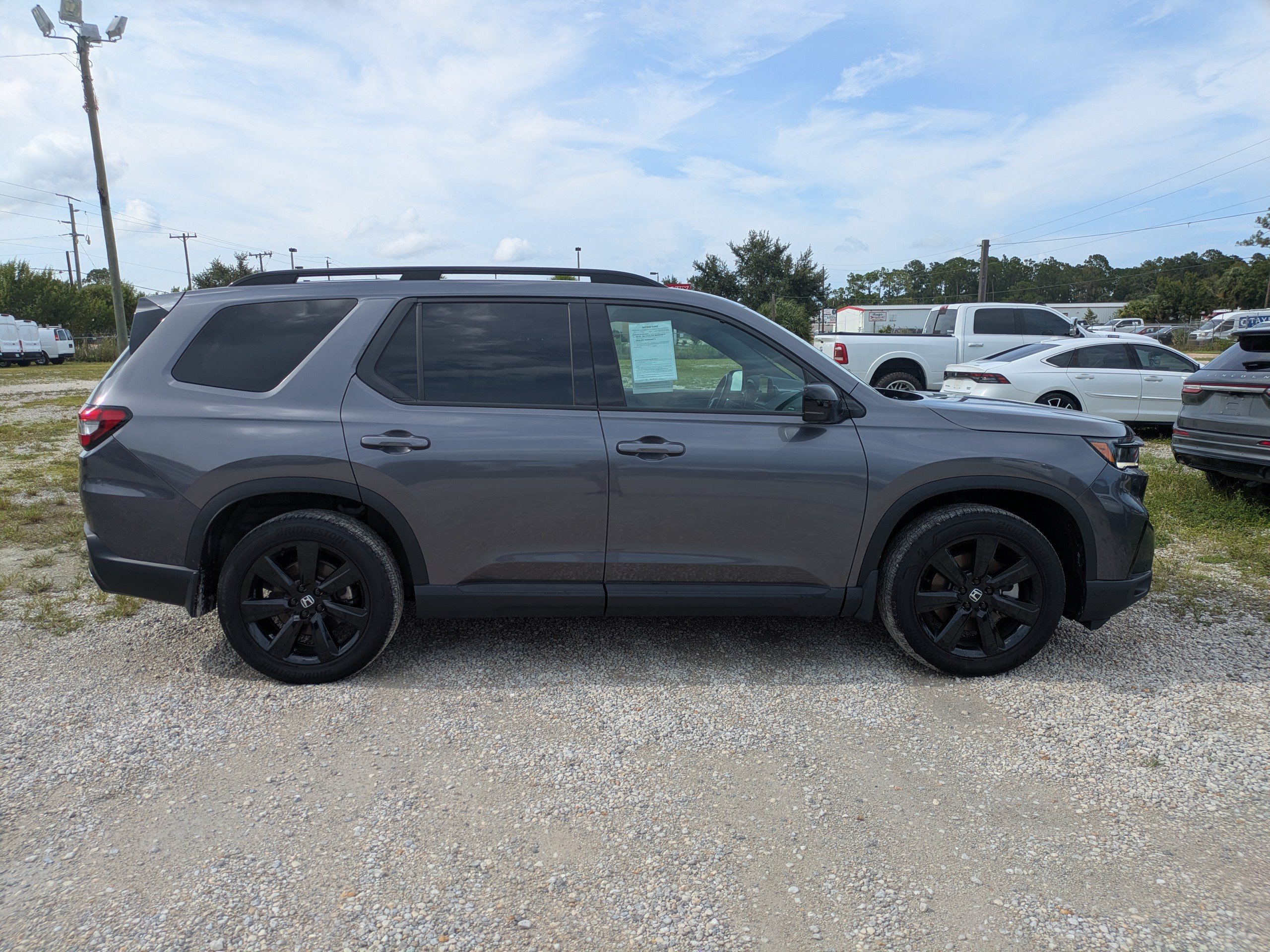 Used 2025 Honda Pilot Black Edition image 3