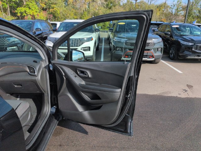 Used 2022 Chevrolet Trax LS w/ Tint and Cruise Package AWD/4WD image 14