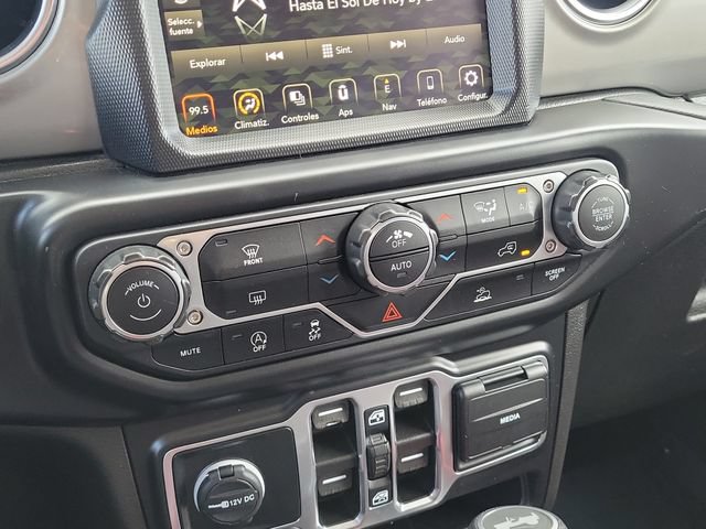 Used 2022 Jeep Wrangler Unlimited Sahara AWD/4WD image 31