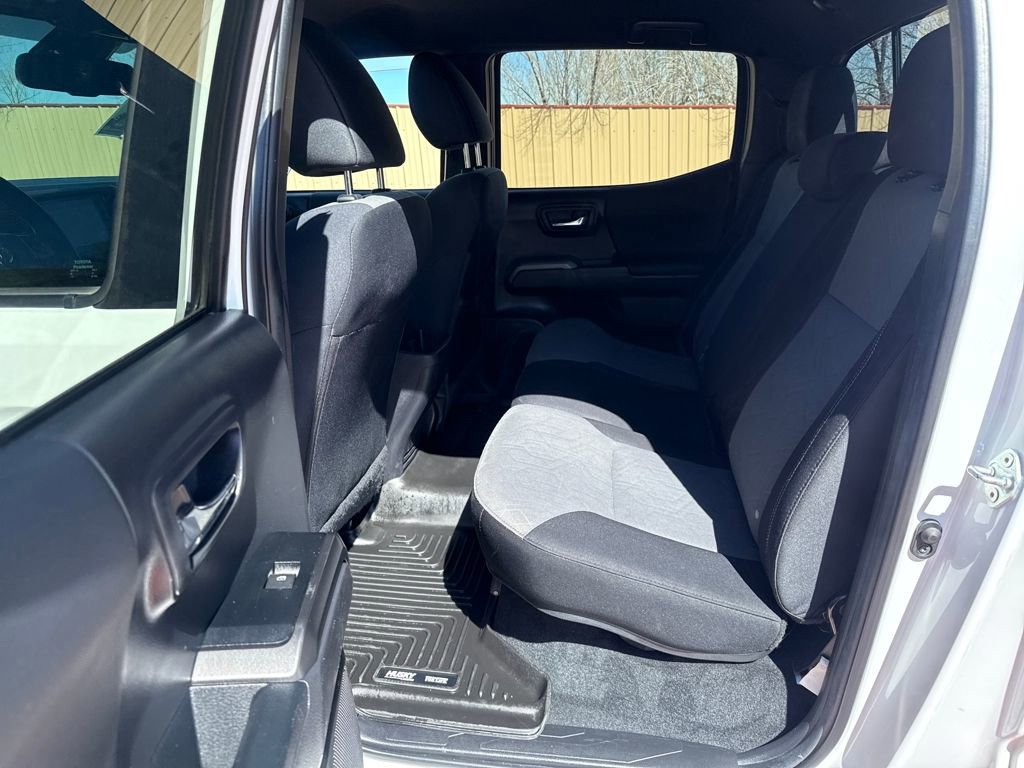 Used 2022 Toyota Tacoma TRD Off-Road w/ Technology Package image 19