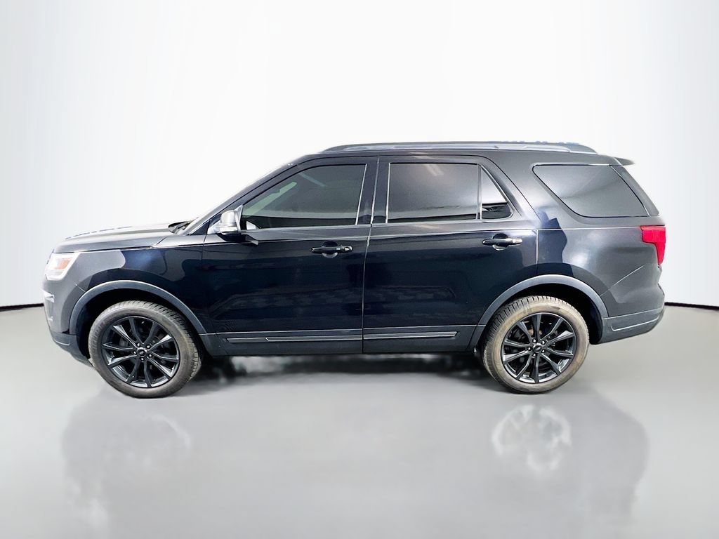Certified 2018 Ford Explorer XLT w/ Equipment Group 202A AWD/4WD image 5