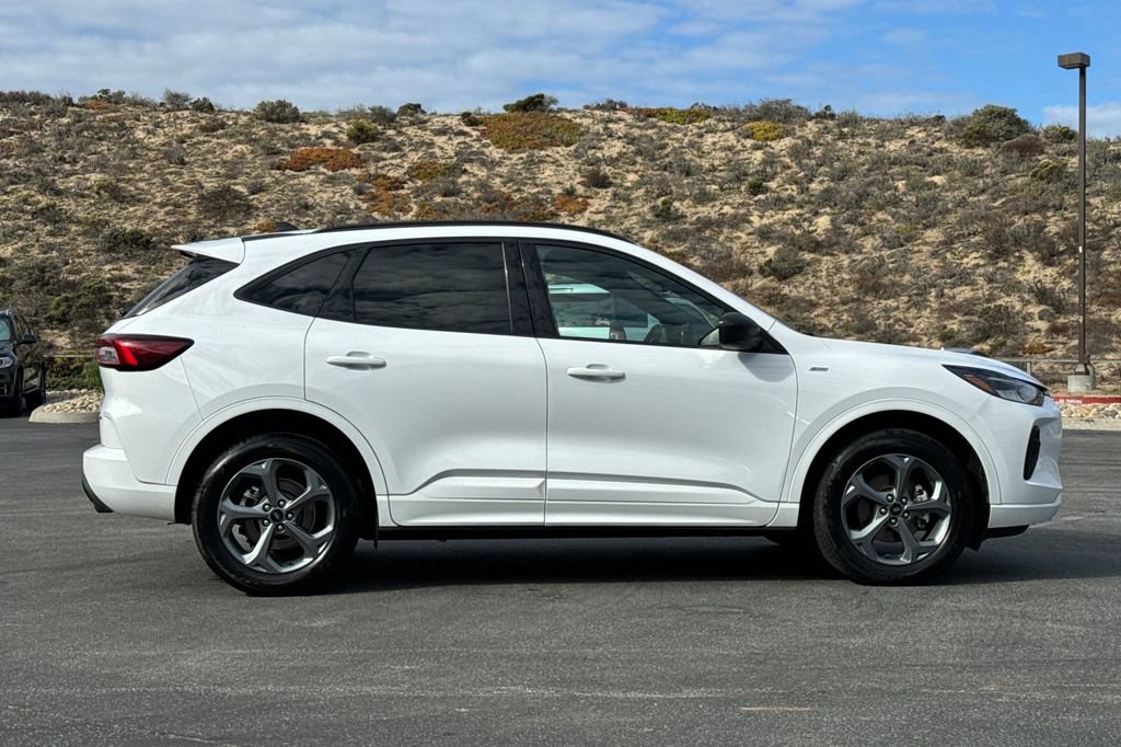Certified 2023 Ford Escape ST-Line AWD/4WD image 2