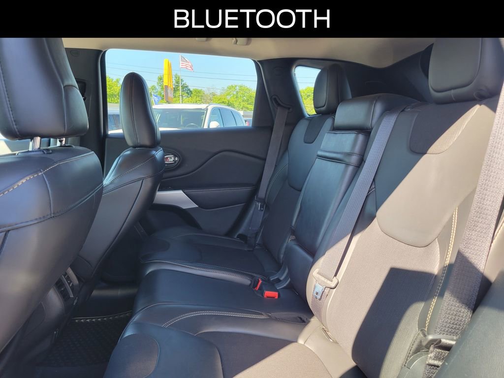 Used 2018 Jeep Cherokee Latitude Plus w/ Cold Weather Group AWD/4WD image 10