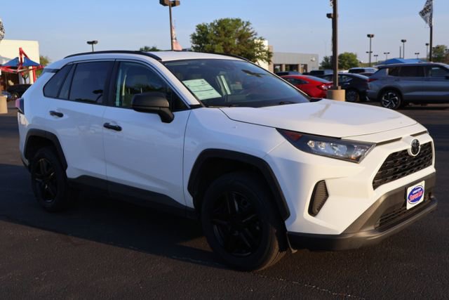 Used 2021 Toyota RAV4 LE image 8