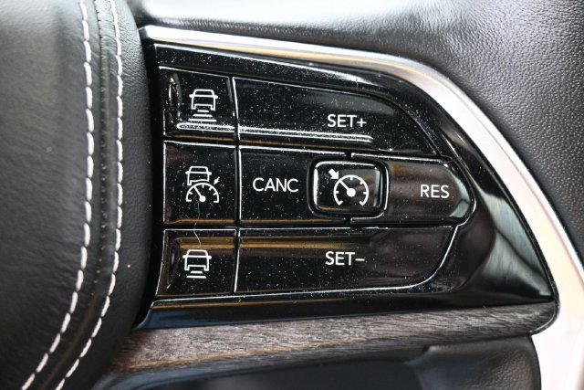 Used 2021 Jeep Grand Cherokee L Overland w/ Luxury Tech Group IV AWD/4WD image 17