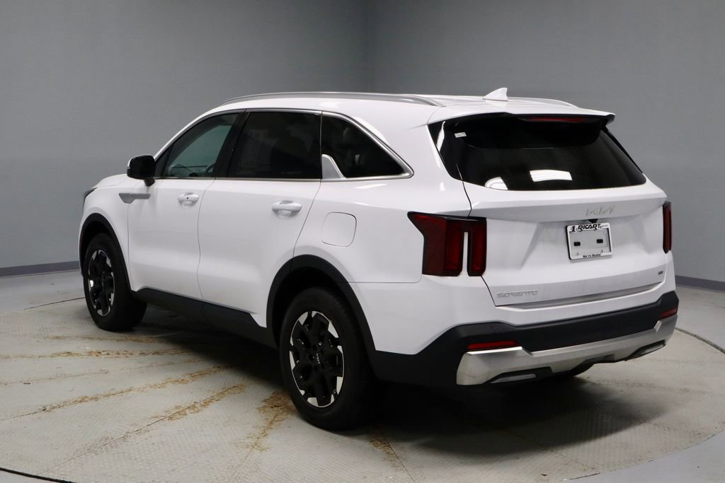Used 2025 Kia Sorento S image 3