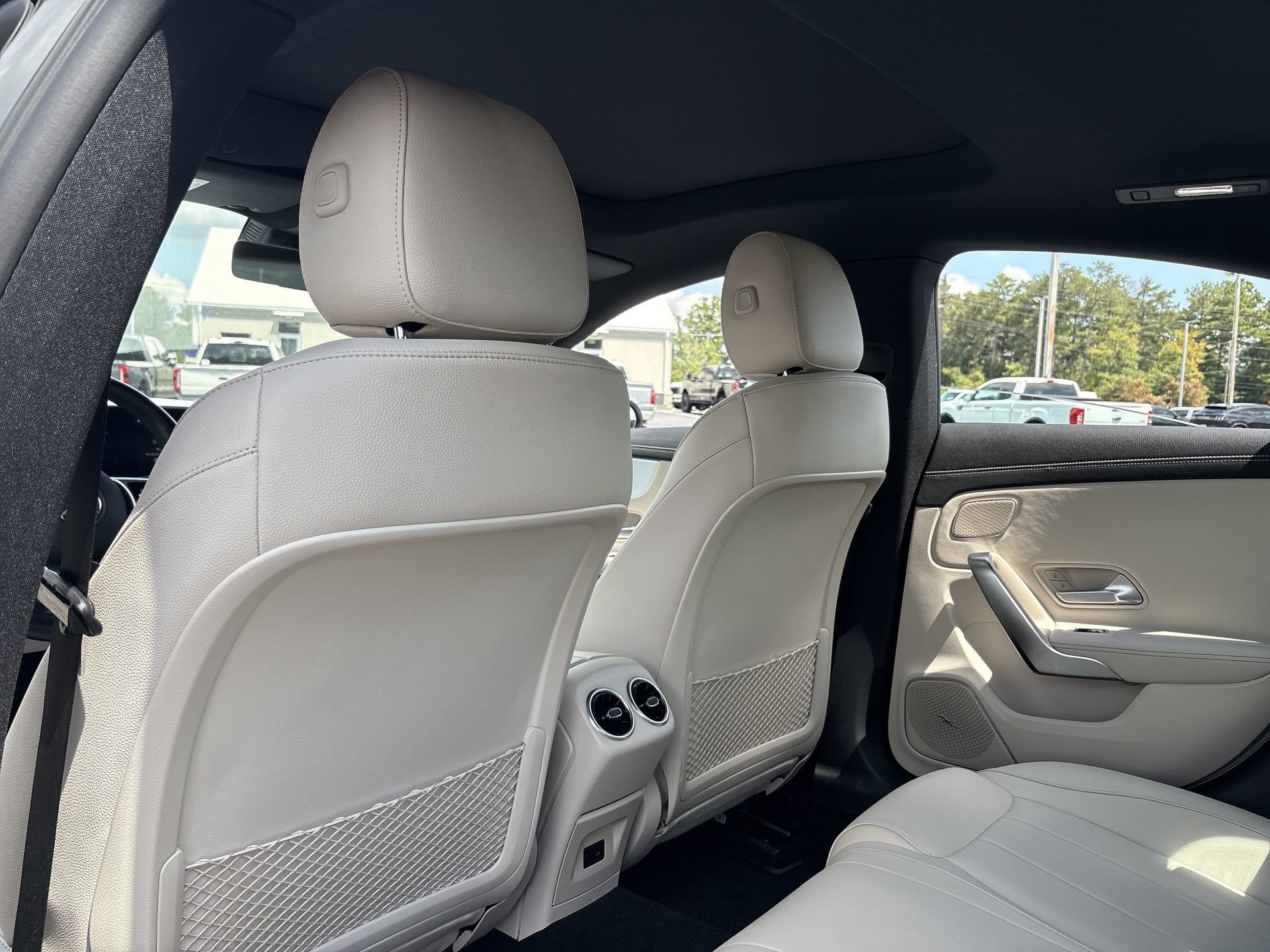Used 2023 Mercedes-Benz CLA 250 4MATIC w/ Premium Package image 18