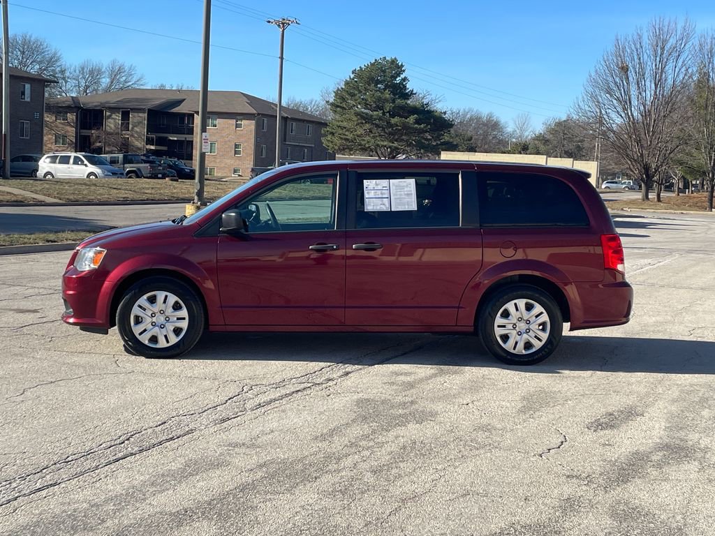 Used 2019 Dodge Grand Caravan SE image 2