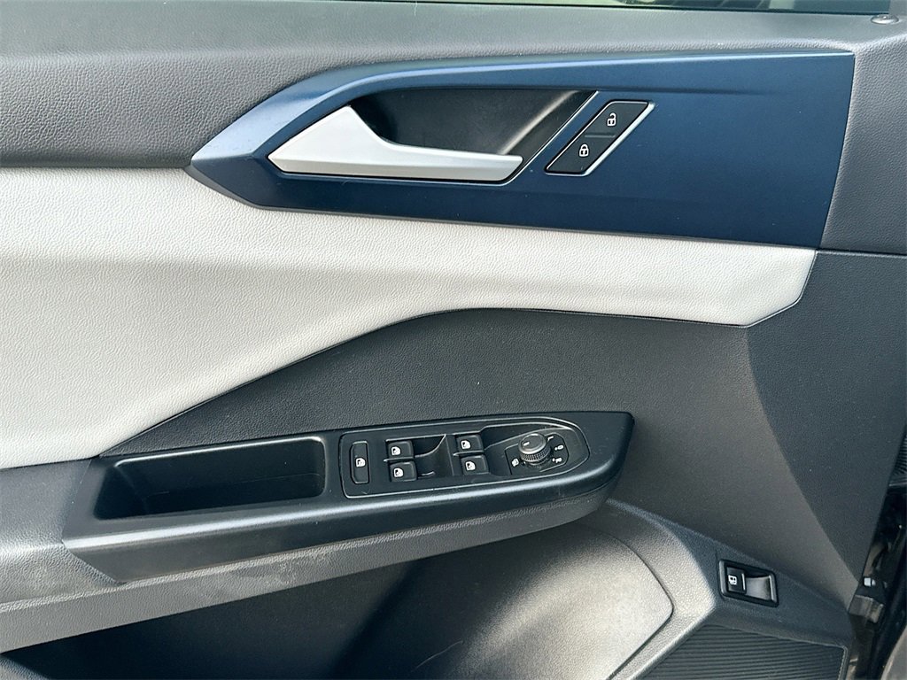 Used 2022 Volkswagen Taos SE w/ Panoramic Sunroof Package image 21