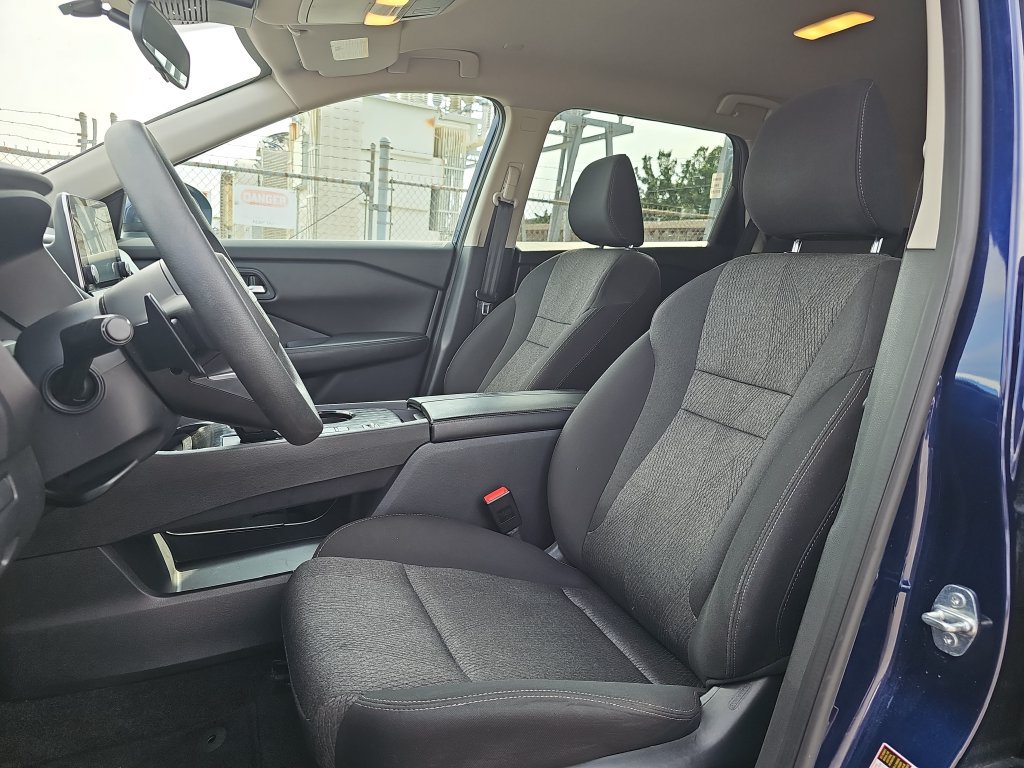 Used 2024 Nissan Rogue SV FWD image 15