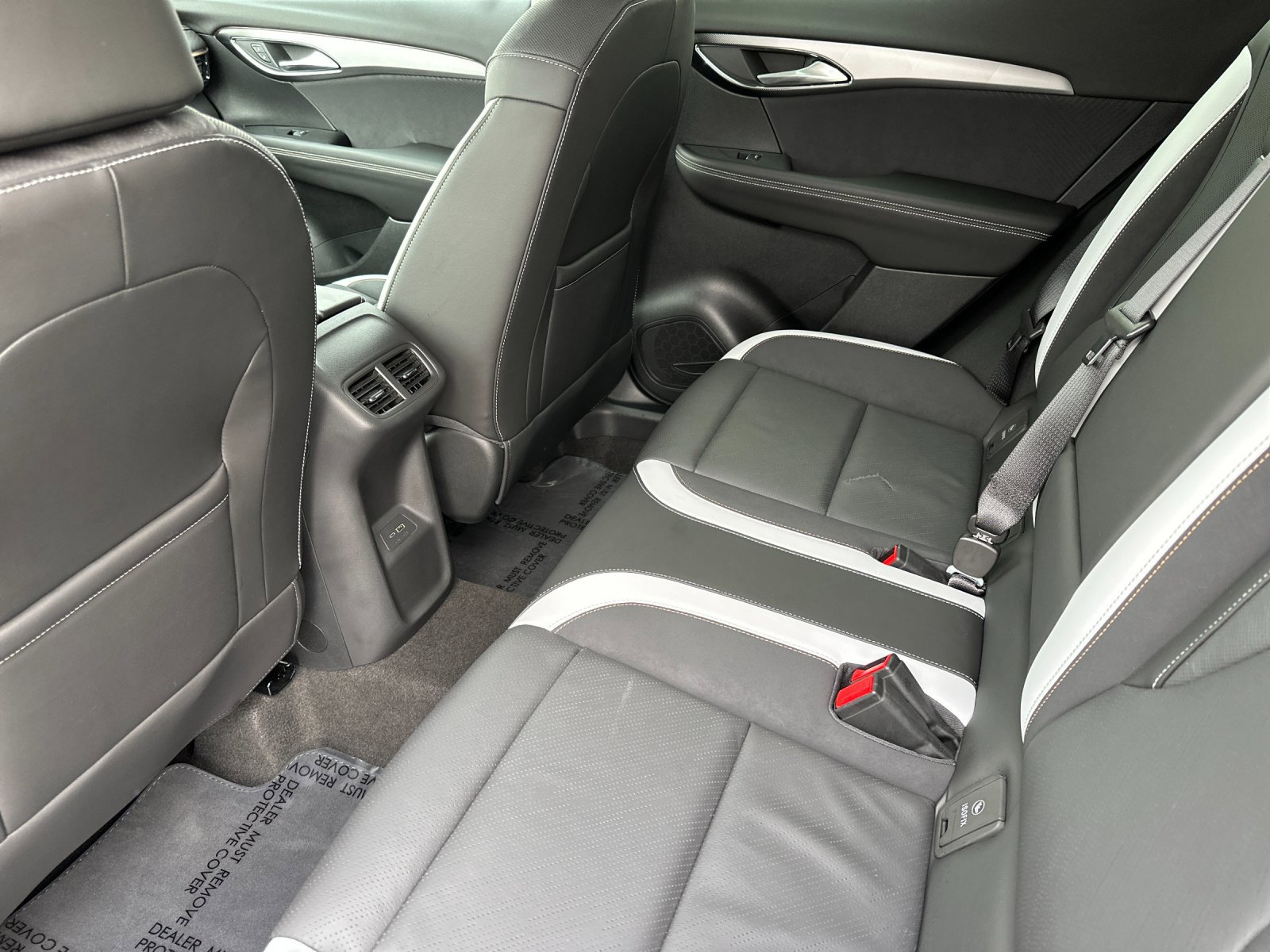 Used 2025 Buick Envision Sport Touring image 12