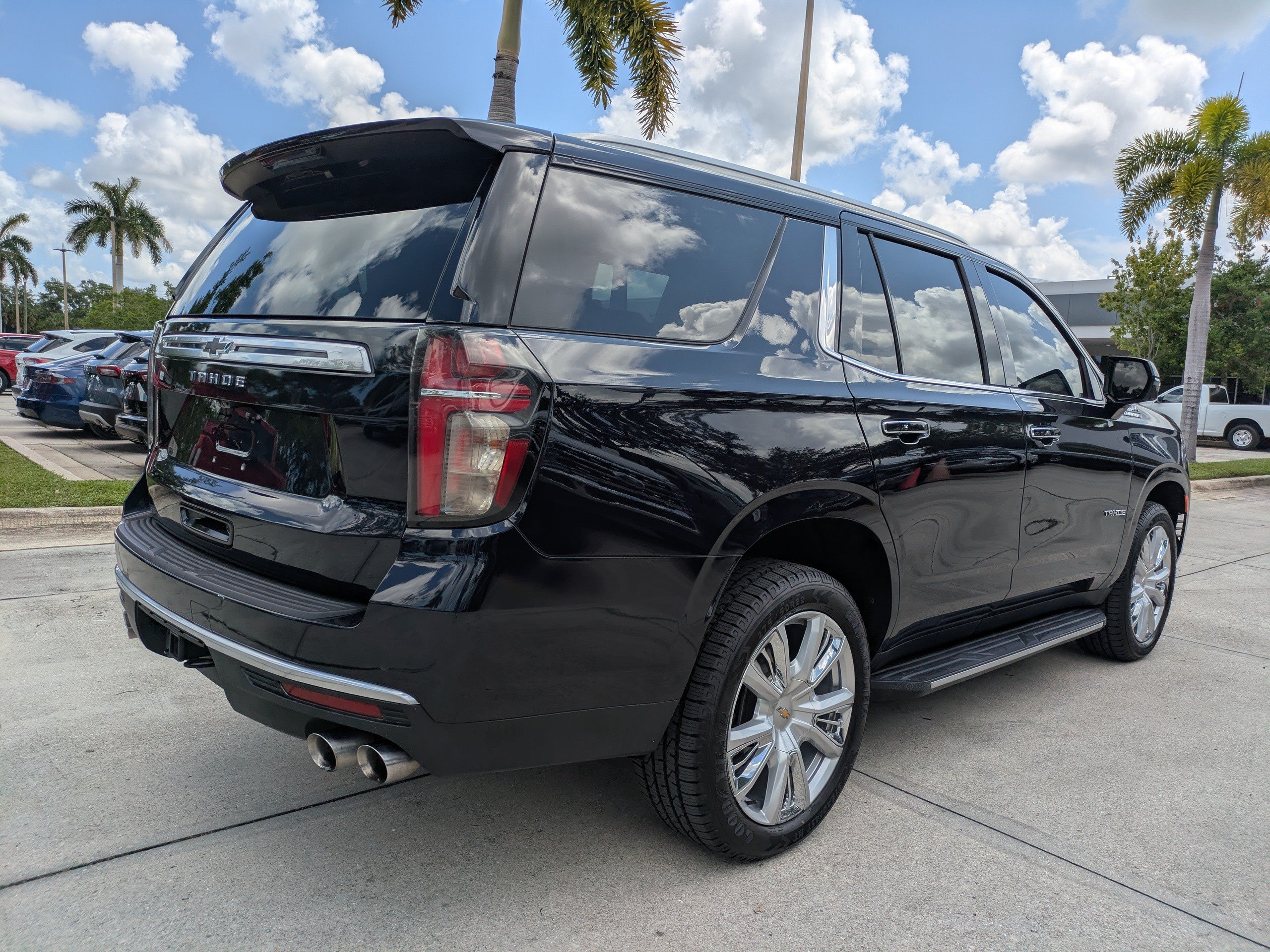 Used 2022 Chevrolet Tahoe High Country RWD image 4