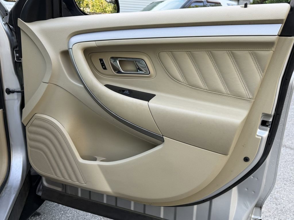 Certified 2019 Ford Taurus SE FWD image 10
