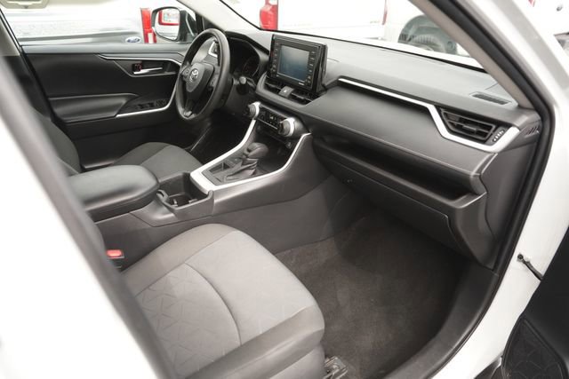 Used 2022 Toyota RAV4 XLE FWD image 17