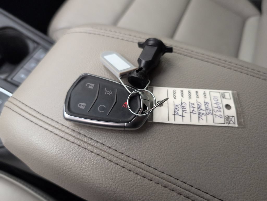 Used 2023 Cadillac XT4 Premium Luxury FWD image 39