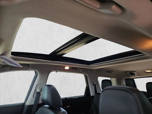 Used 2023 Nissan Pathfinder Platinum image 16