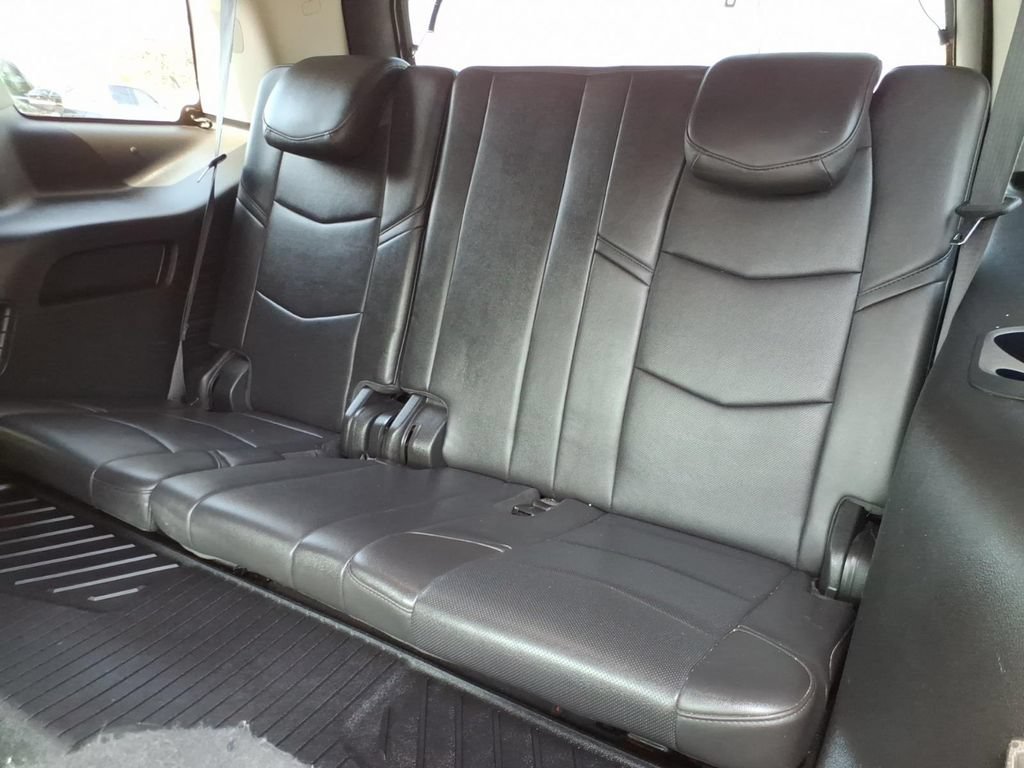 Used 2019 Cadillac Escalade Luxury RWD image 17